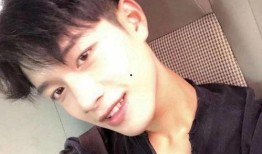 两个男网红吃瓜图片头像,揭秘两位男网红的吃瓜瞬间！”