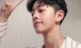 两个男网红吃瓜图片头像,揭秘两位男网红的吃瓜瞬间！”